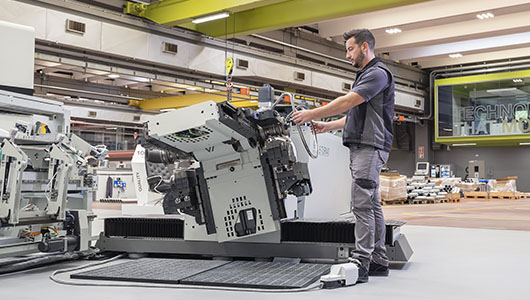 Manufacturing of a bent tube during a virtual demonstration.