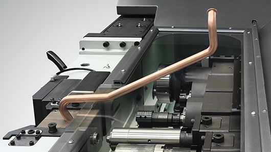 Machine à façonner E-FORM entièrement électrique avec dispositif de roulage à CNC