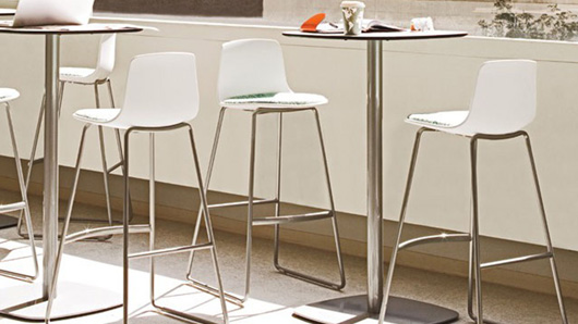 Steelcase heeft een E-TURN aangeschaft voor het maken van stoelen en heeft de productiviteit met 50% zien stijgen.    Lees meer hierover in ons magazine.
